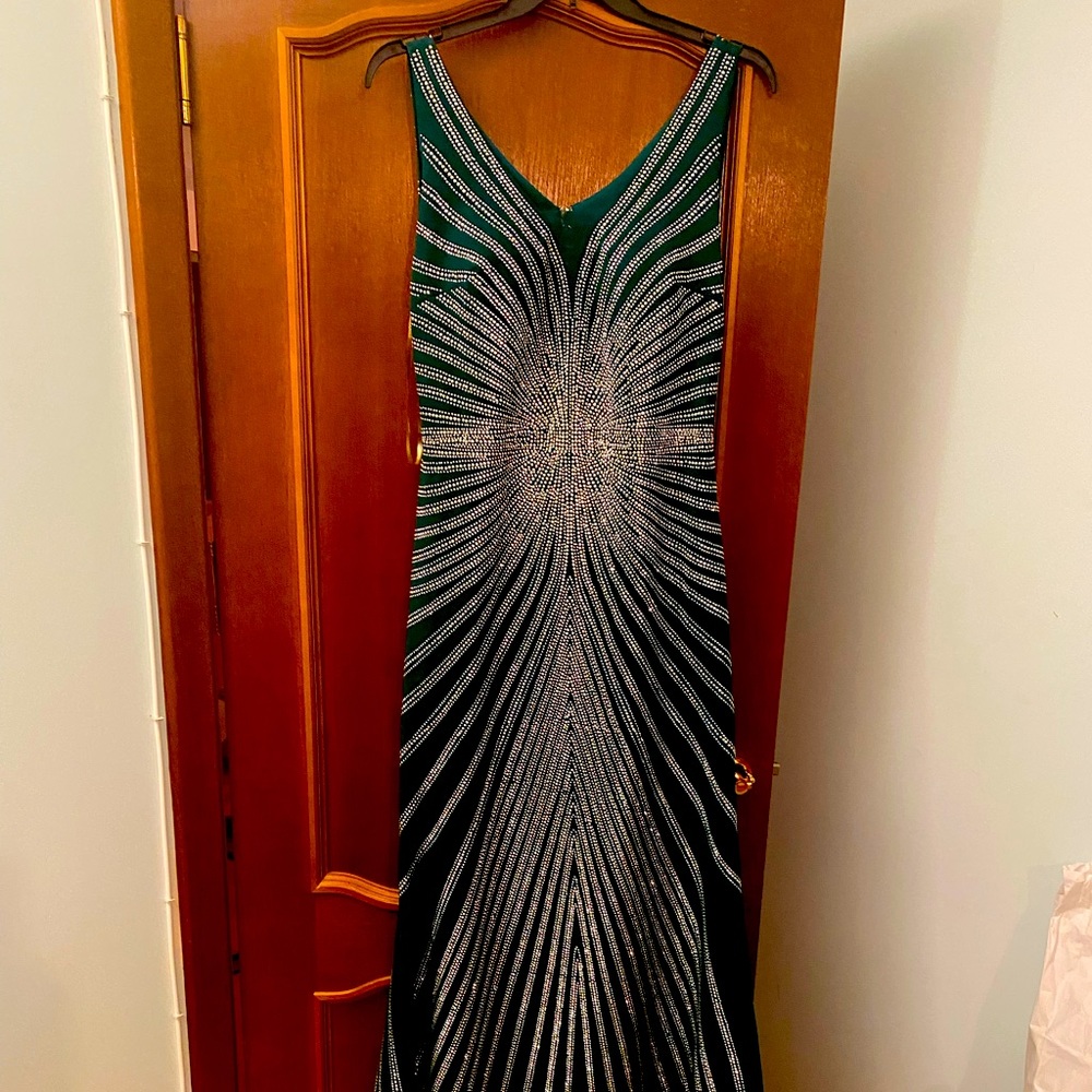 Brand new. Size 46 green dress. Gorgeous